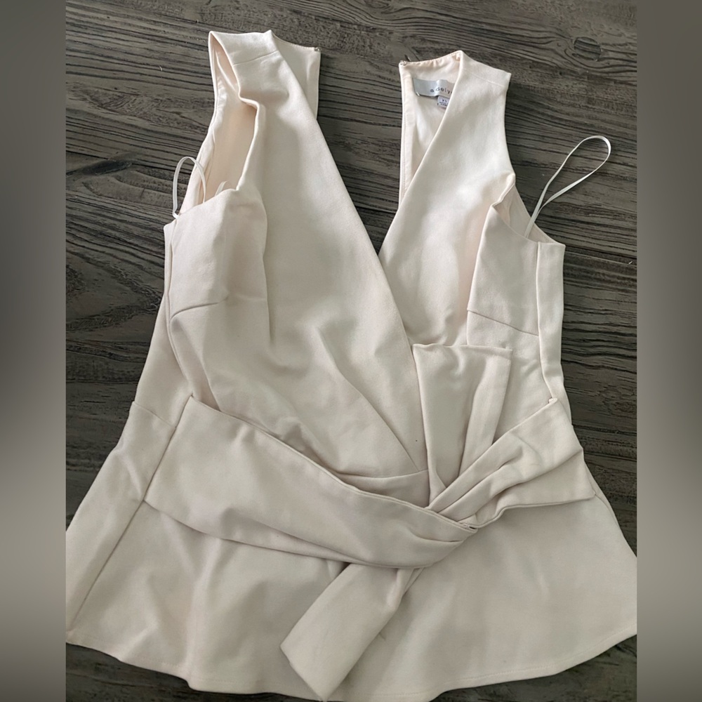 Adelyn Rae XS Cream Top